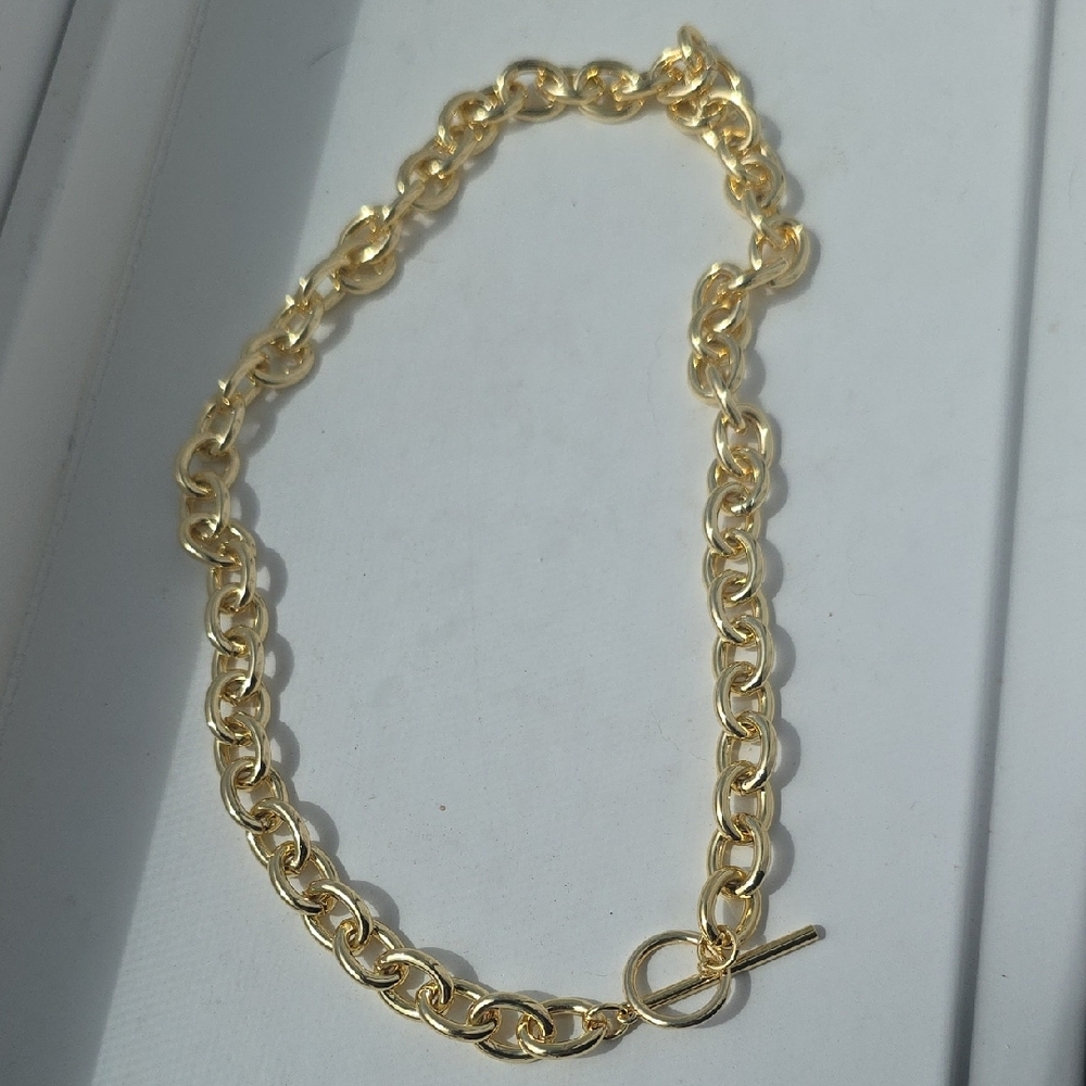 Elegant Gold Chain Necklace - Picture 2 of 3